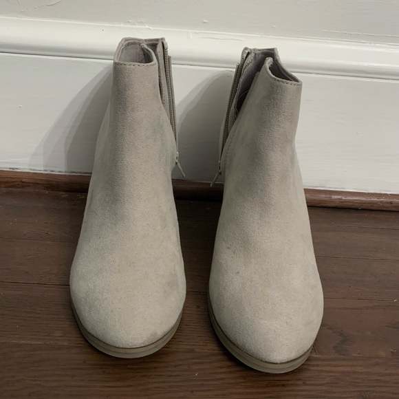 Gray/Cream suede heeled ankle bootie - Picture 2 of 2